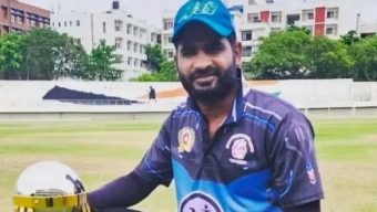 চার মেরে মাঠে লুটিয়ে পড়লেন ক্রিকেটার, হাসপাতালে মৃত্যু