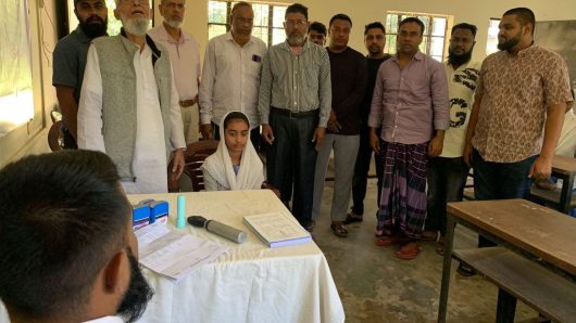 বিয়ানীবাজারে শিক্ষার্থীদের চক্ষু চিকিৎসা সেবা দিয়েছে গোলাবশাহ যুব সংঘ