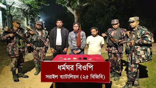 সীমান্তে অনুপ্রবেশকারী ৩ জন আটক