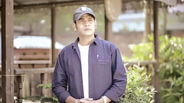 মা’কে নিয়ে গাইলেন কাজী শুভ