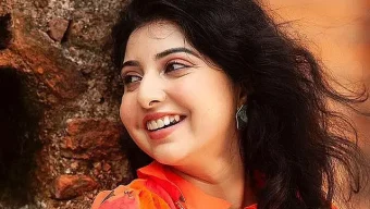 বিয়ে করেছেন পড়শী