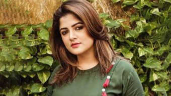 তিন-চারটা বিয়ে, সমাজের চোখরাঙানিতে কিচ্ছু যায় আসে না শ্রাবন্তীর