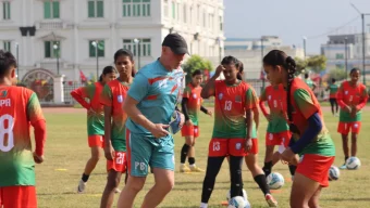 বিদ্রোহীদের বাদ দিয়েই দল ঘোষণা বাফুফের