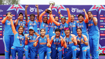 দক্ষিণ আফ্রিকাকে কাঁদিয়ে বিশ্বকাপ শিরোপা ভারতের