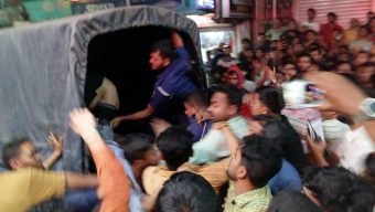 সিলেটে ‘ঘুষ’ চাওয়ার কাস্টমস কর্মকর্তাকে মারধর