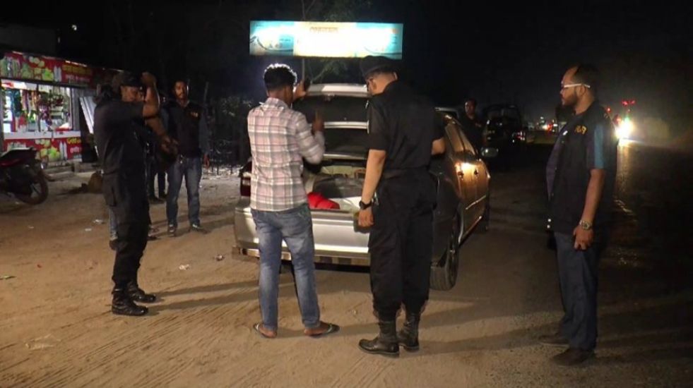 সিলেট-ঢাকা মহাসড়কে গাড়ি আটকে র‍্যাবের বিশেষ তল্লাশি