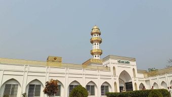 ৬০০ বছরের পুরোনো মসজিদ প্রাঙ্গণে তরুণ-তরুণীর নাচ, সমালোচনার ঝড়