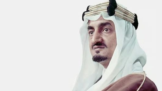 ভাতিজাকে আলিঙ্গন করতে বাদশাহ দুই হাত বাড়িয়ে দেওয়ার সঙ্গে সঙ্গে গুলি