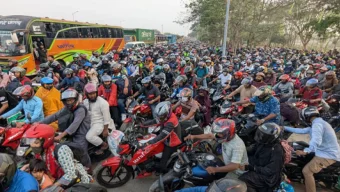 ভোগান্তিহীন ঈদযাত্রায় উচ্ছ্বাসে বাড়িফেরা