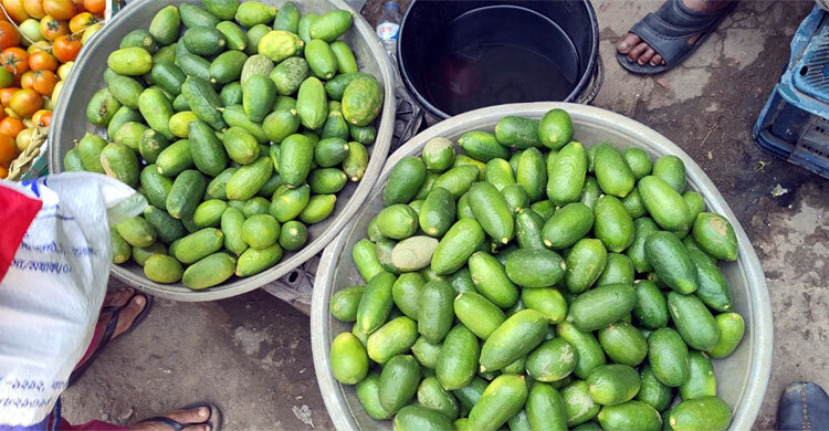 বিয়ানীবাজারে লেবু বিক্রি হচ্ছে আপেলের দামে !