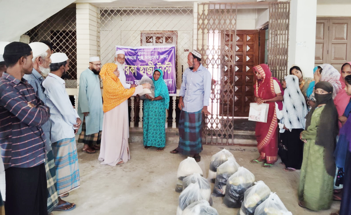 মাথিউরায় রমজান উপলক্ষে অর্থ ও খাদ্য সহায়তা বিতরণ