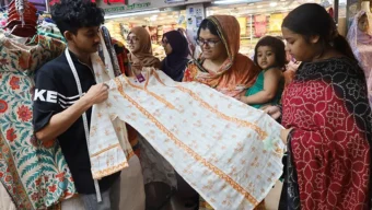 ঈদের বাজারে পোশাকের দাম চড়া, হিমশিম খাচ্ছেন ক্রেতারা