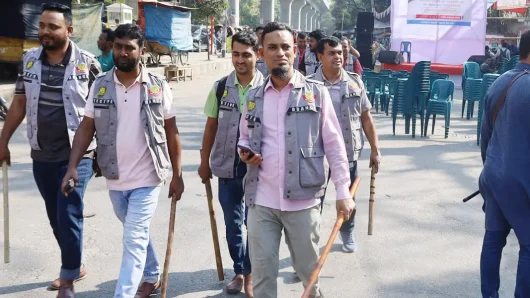 পরিস্থিতি নিয়ন্ত্রণে কঠোর সরকার