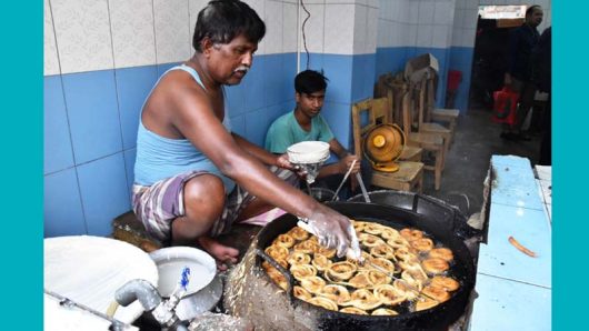 বিয়ানীবাজারে ইফতারে জিলাপি ছাড়া যেন পূর্ণতা নেই!