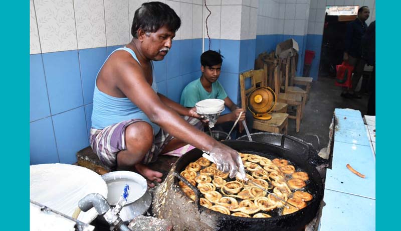 বিয়ানীবাজারে ইফতারে জিলাপি ছাড়া যেন পূর্ণতা নেই!