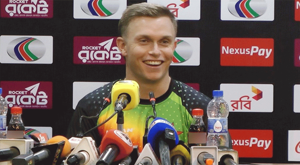 ইংল্যান্ড ছেড়ে জিম্বাবুয়ের জার্সিতে কারান