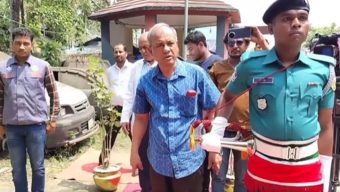 লালগালিচা দেখে ক্ষুব্ধ স্বরাষ্ট্র উপদেষ্টা