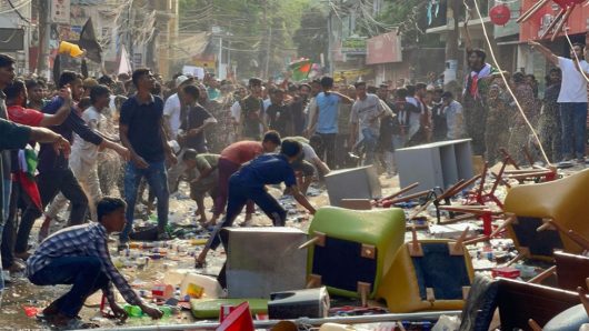 সিলেটে ভাঙচুর ও লুট পাটের ঘটনায় আটক ৩