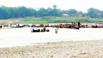 পাথর লুটেরাদের দৃষ্টি এখন সাদাপাথর!