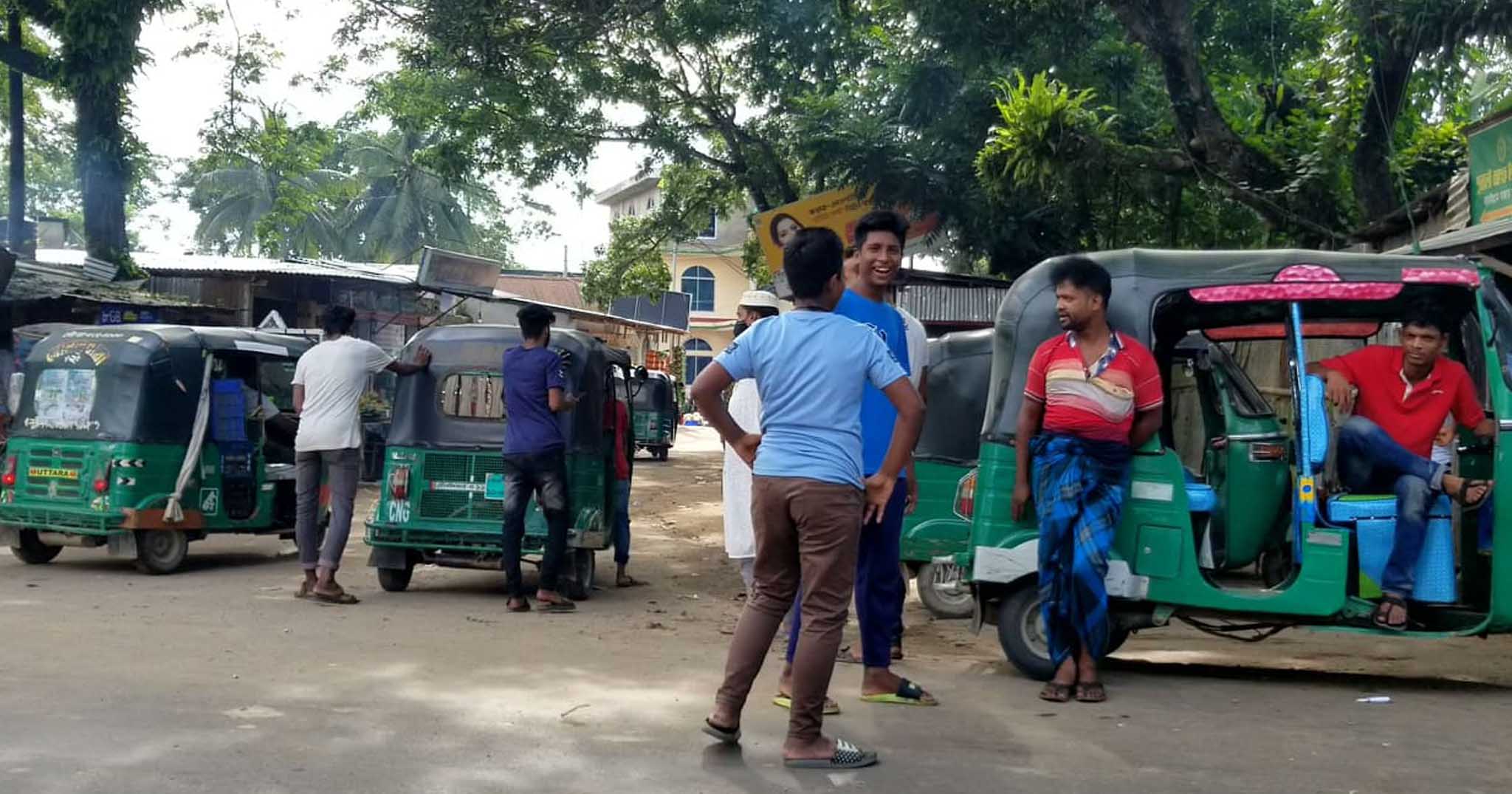 সিলেট-বিয়ানীবাজার প্রধান সড়কে অর্ধশত পরিবহণ ষ্ট্যান্ড, সেনাবাহিনীকে উদ্যোগ নেয়ার দাবী