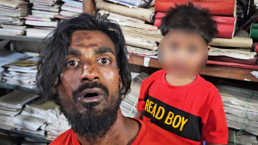 বেরিয়েছিলেন স্ত্রীকে খুঁজতে, ছেলেধরা ভেবে সন্তানের সামনেই পেটাল জনতা