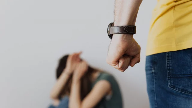 পরিবার-সমাজে নৃশংসতা বাড়ছে