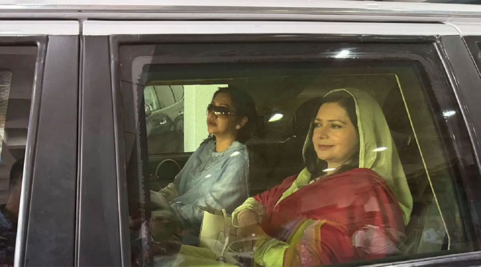 ১৭ বছর পর দেশে ফিরলেন জুবাইদা রহমান