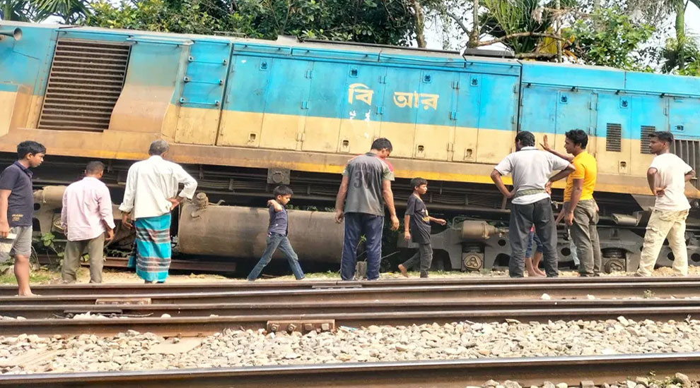 শ্রীমঙ্গলে তেলবাহী ট্রেনের ইঞ্জিন লাইনচ্যুত