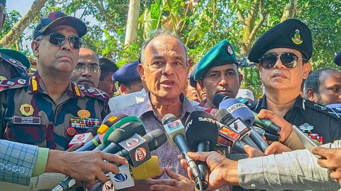 পুশব্যাক নয়, প্রোপার চ্যানেলে পাঠানো হবে অবৈধ ভারতীয়দের: স্বরাষ্ট্র উপদেষ্টা