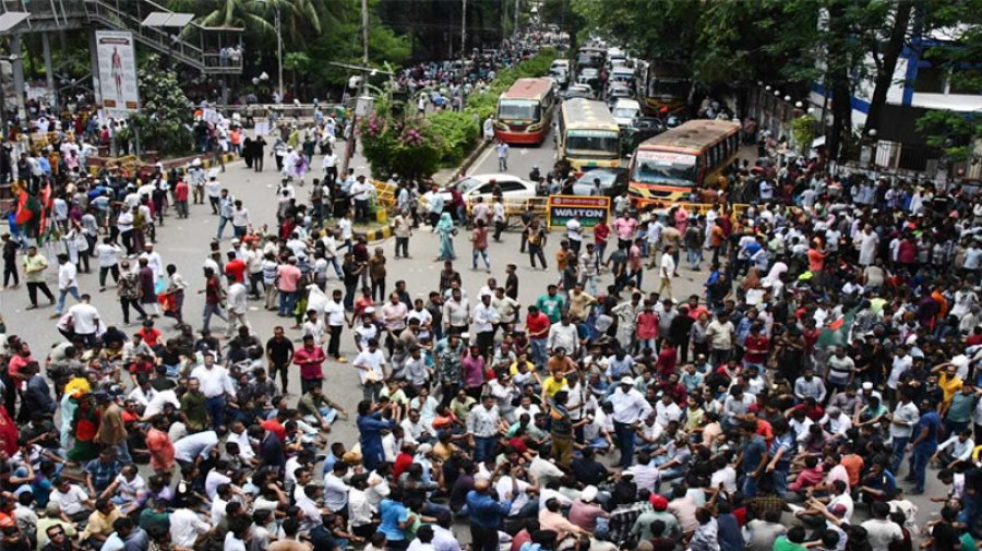 আন্দোলনে স্থবির রাজধানী