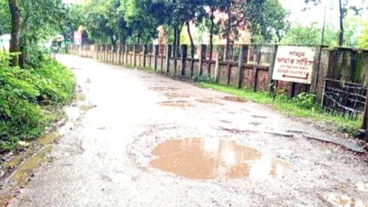 বিয়ানীবাজার- শেওলা-জকিগঞ্জ সড়ক যেন মৃত্যুফাঁদ