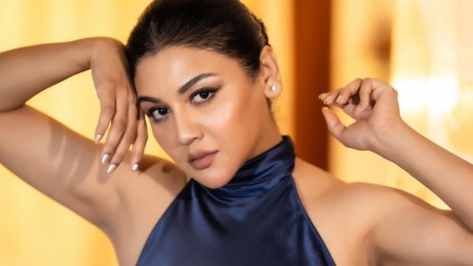 নেভি ব্লু ড্রেসে জয়ার মুগ্ধতা