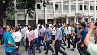 যে কারণে ১০ মাসেও শৃঙ্খলা ফেরেনি প্রশাসনে