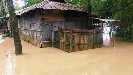 ভাঙলো কুশিয়ারার ডাইক, ভাসছে জকিগঞ্জ