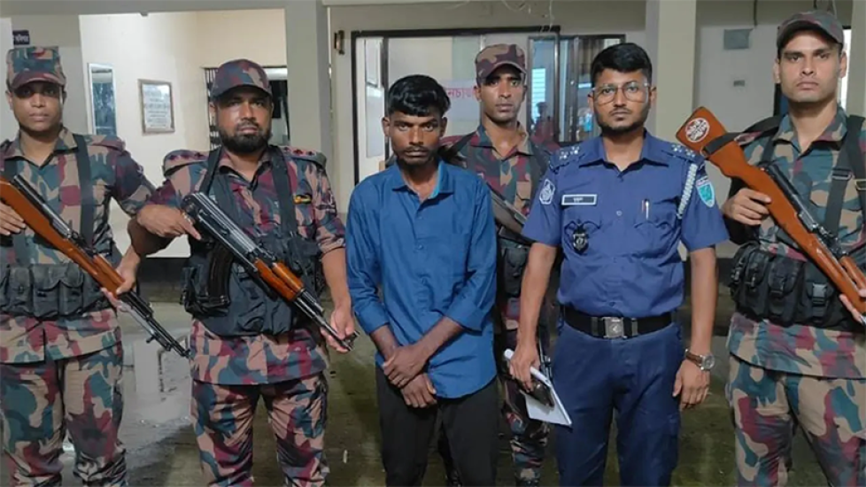 চুনারুঘাটে ভারতীয় যুবক গ্রেফতার