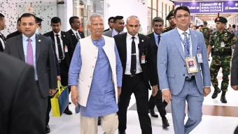 যুক্তরাজ্য সফর শেষে দেশে ফিরলেন প্রধান উপদেষ্টা