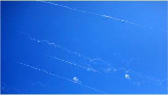 অত্যাধুনিক ক্ষেপণাস্ত্র ছুড়ছে ইরান, ঠেকাতে ব্যর্থ থাড-আয়রন ডোমও