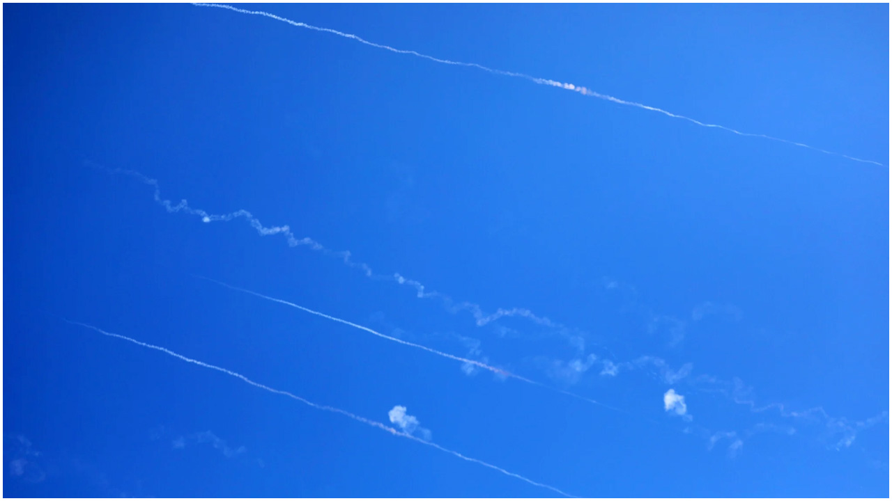 অত্যাধুনিক ক্ষেপণাস্ত্র ছুড়ছে ইরান, ঠেকাতে ব্যর্থ থাড-আয়রন ডোমও