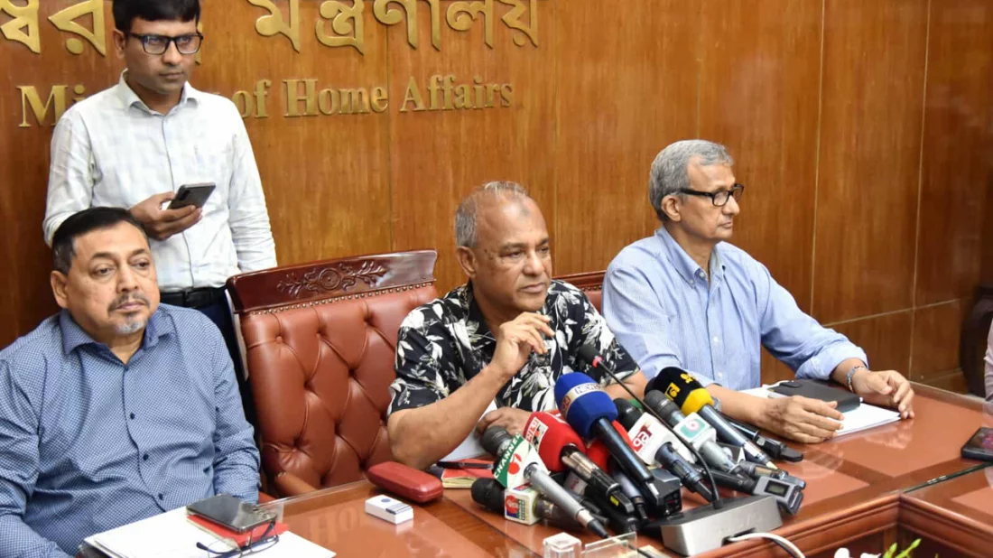 নির্বাচন ঘিরে পুলিশকে প্রশিক্ষণ দেওয়া হচ্ছে: স্বরাষ্ট্র উপদেষ্টা