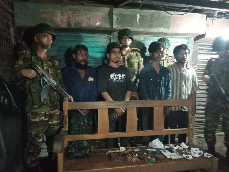 বড়লেখায় সেনাবাহিনীর অভিযানে গাঁজাসহ গ্রেপ্তার ৪