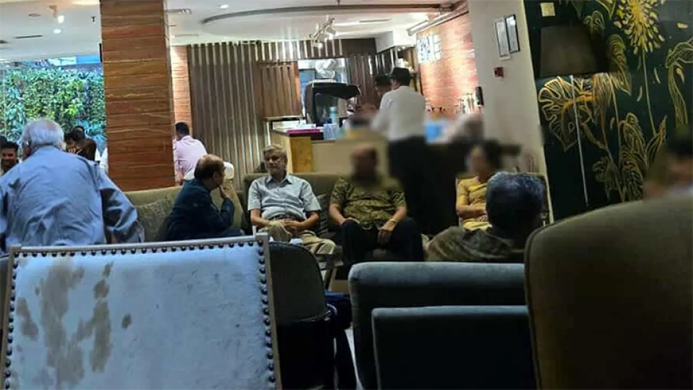 চা খেতে গিয়ে বিপাকে সাবেক পরিকল্পনামন্ত্রী মান্নান