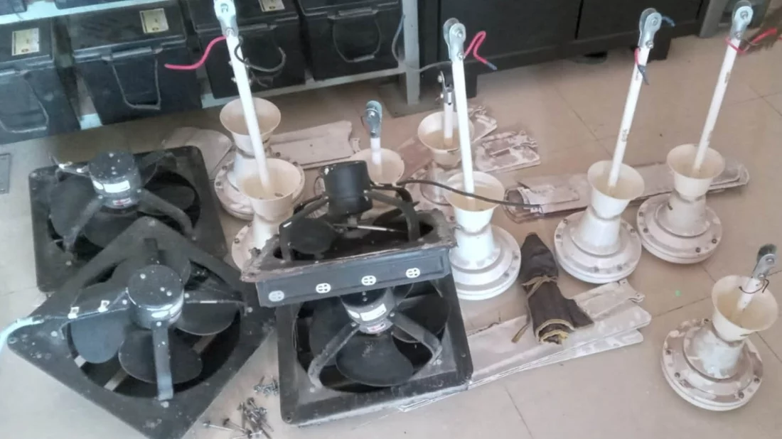 রেলওয়ের ২ বিভাগের দ্বন্দ্বে স্টেশনের সব ফ্যান খুলে নিয়েছে প্রকৌশলী, দুর্ভোগ চরমে