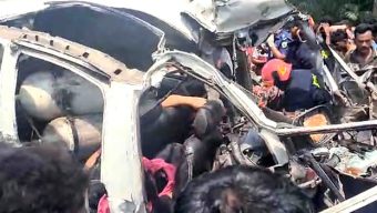 নাটোরে ট্রাকের সঙ্গে সংঘর্ষে মাইক্রোবাসের চালকসহ ৬ জন নিহত