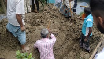 সন্তানের মৃত্যুর পর স্ত্রীকে অস্বীকার: বিয়ানীবাজারে দাফনের দু’মাস পর তোলা হল শিশুর লাশ