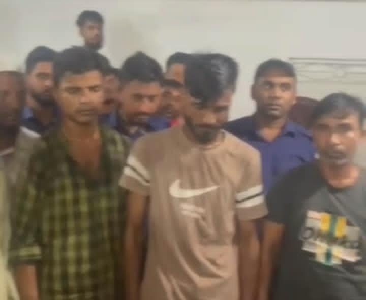 বিয়ানীবাজারে ৫ মাদক বিক্রেতাকে আটক করে পুলিশে দিয়েছে জনতা