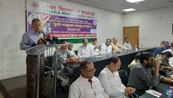 ঢাকায় বসে ‘১০ জন লোক’ জনগণের ভাগ্য ঠিক করতে পারবে না: খসরু