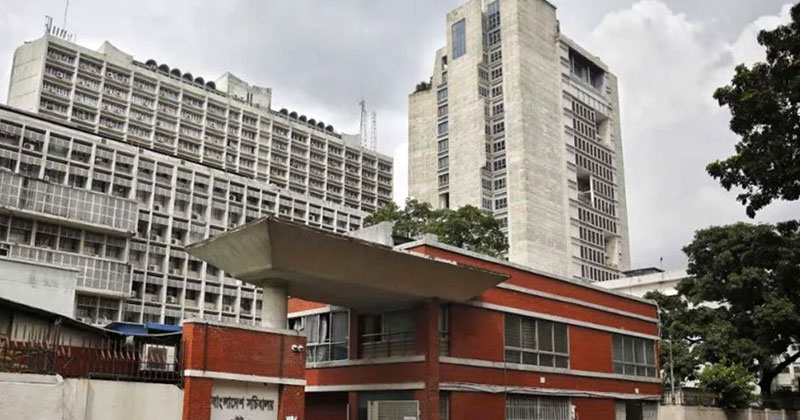 ত্রিমুখী চাপে সরকার