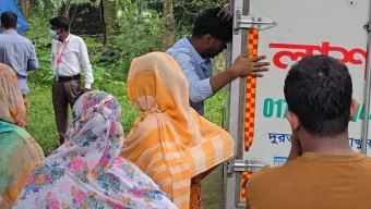 চোখের জলে সন্তানদের শেষ বিদায়!