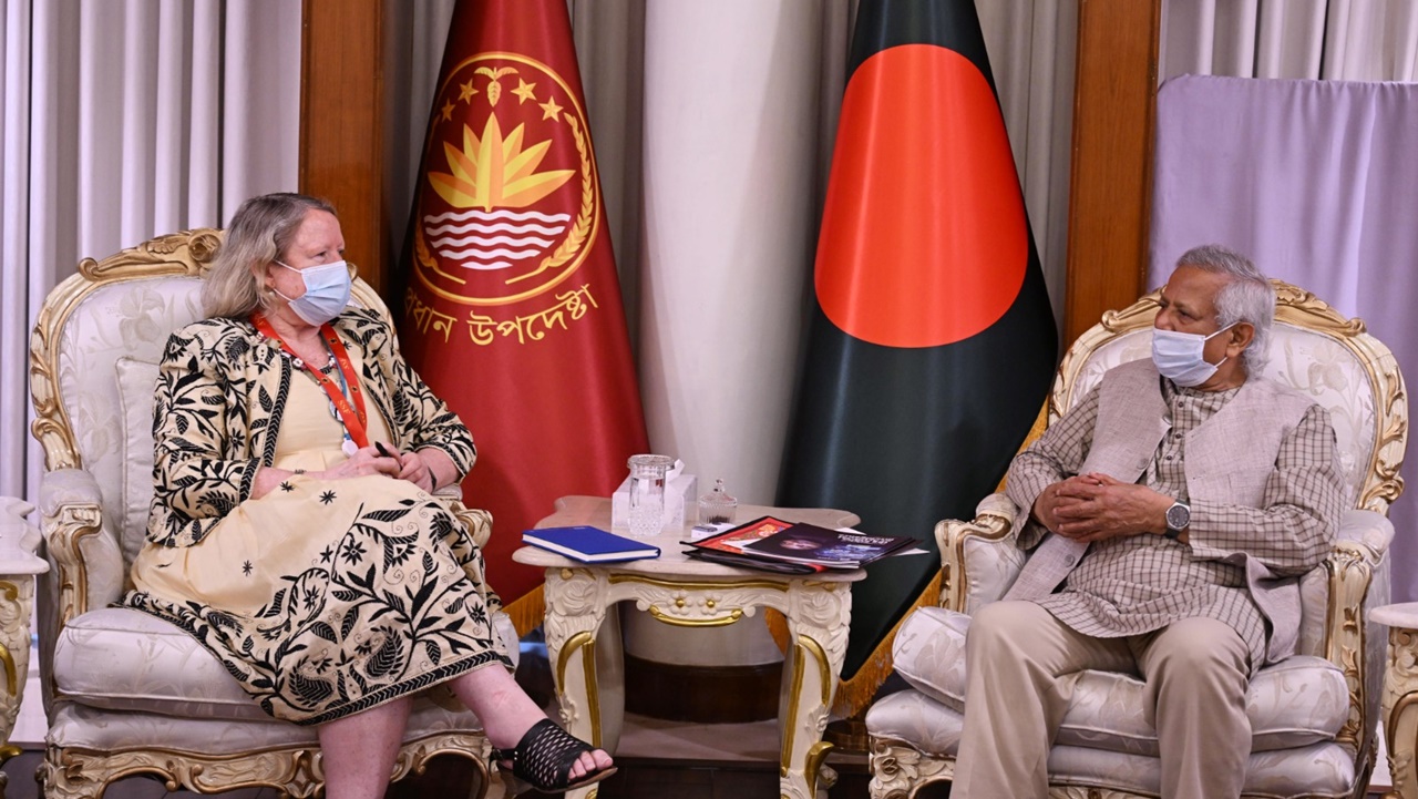 মিথ্যা তথ্য মোকাবিলায় কার্যকর ব্যবস্থা গড়ে তোলার আহ্বান প্রধান উপদেষ্টার