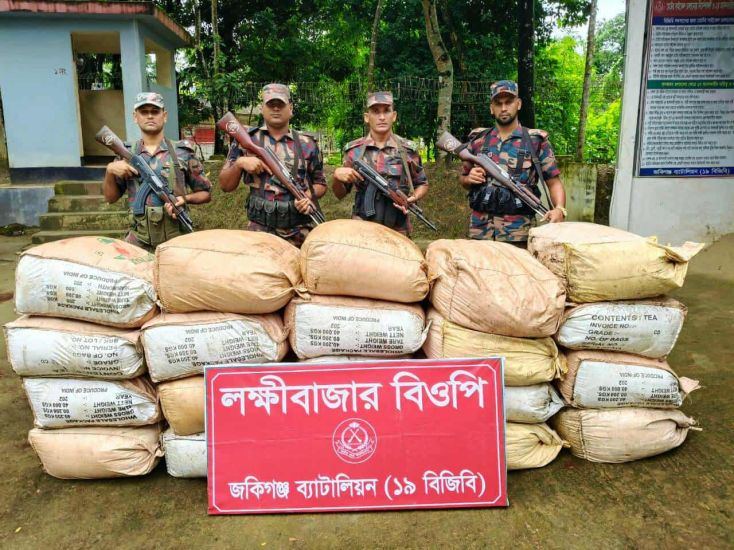 সিলেট সীমান্তে প্রায় ১২ লক্ষ টাকার মালামাল আটক